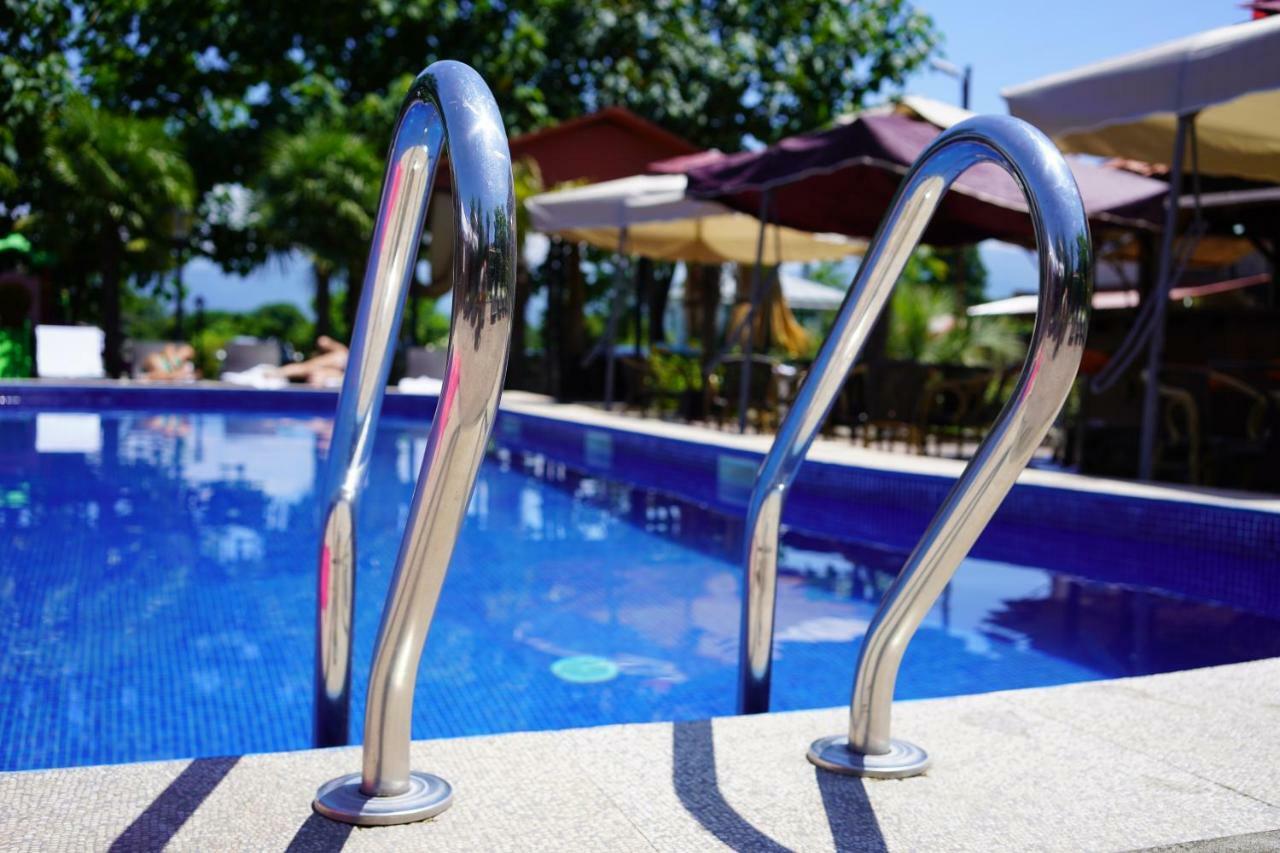 Ponto Hotel Kobuleti Exterior photo